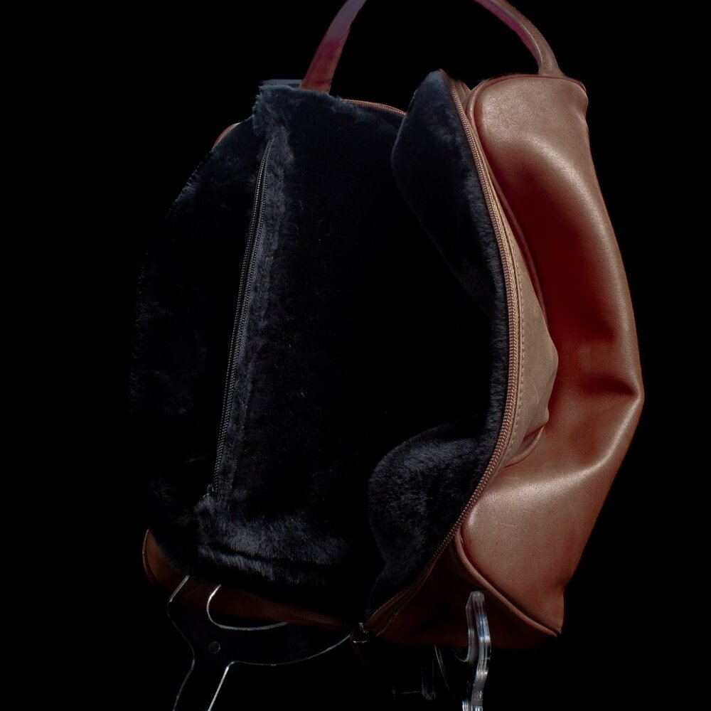 Berman Genuine Leather Wine Carrier Bag Faux Fur Lined | For Two Bottles - Picture 7 of 10